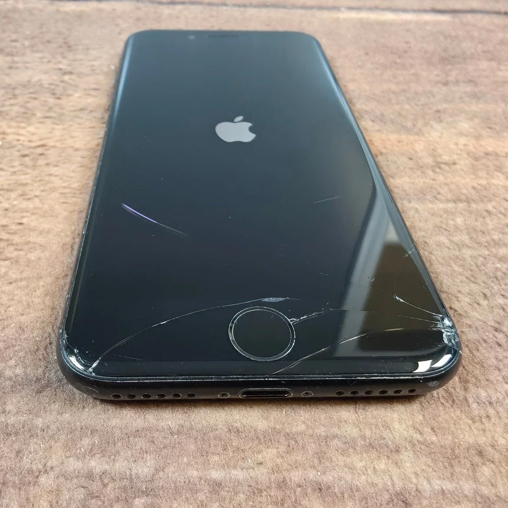 Apple iPhone 7 Smartphone Mens N/A Black Fair Cracked Screen Locked A1660